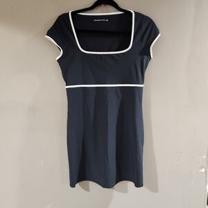 Abercrombie short sleeve travelers skort dress size small black and white